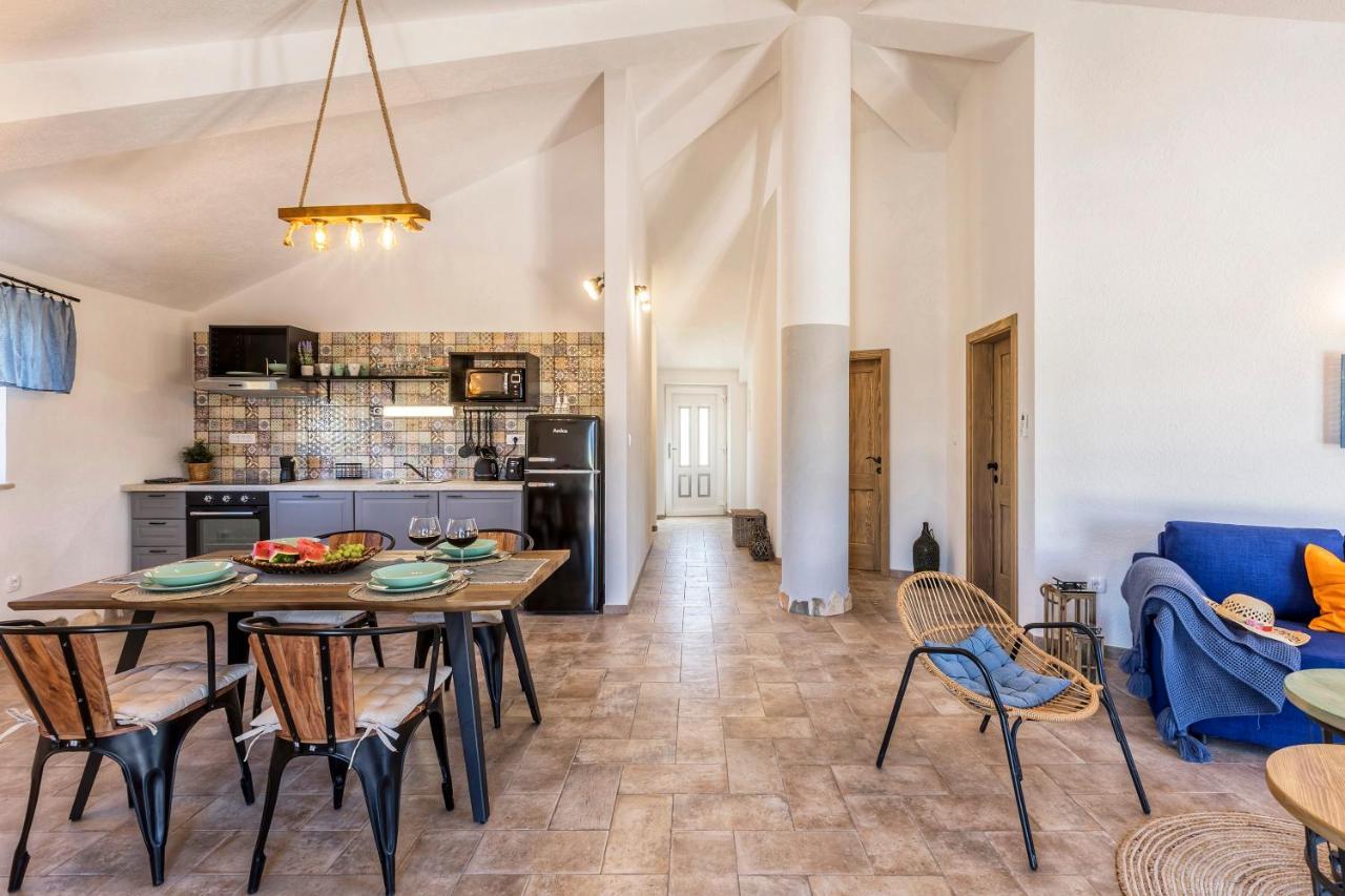 Island Getaway - Heritage House Mirca  Luaran gambar