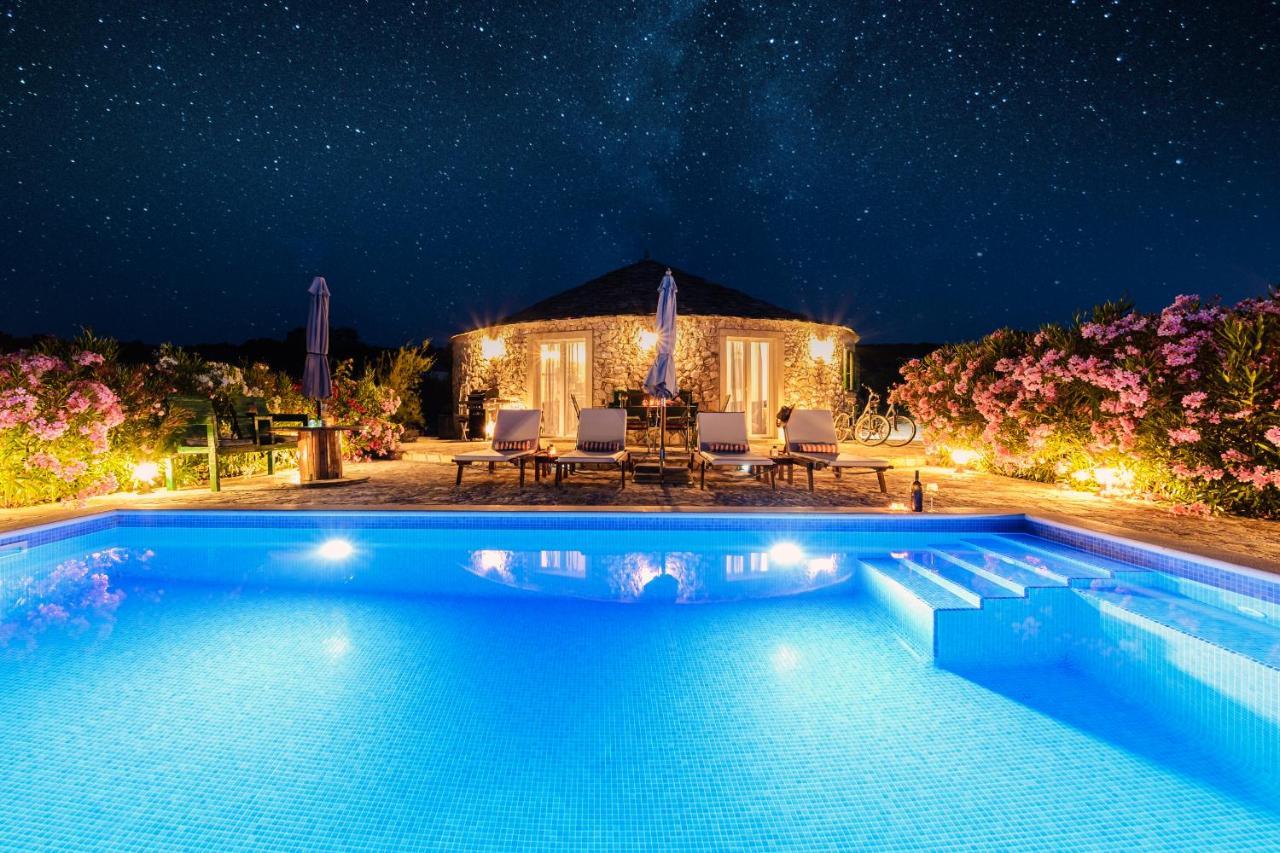 Island Getaway - Heritage House Mirca  Luaran gambar